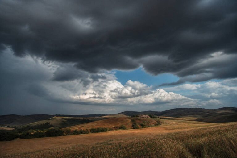 Allerta meteo: colori, livelli e cosa fare in Italia